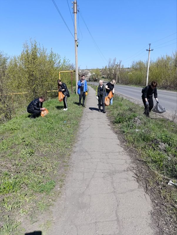 В Красном Луче продолжаются работы по благоустройству в рамках акции "Чистая Республика" В Красном Луче продолжаются работы по благоустройству в рамках акции "Чистая Республика"