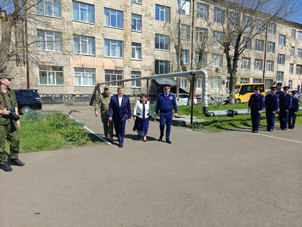 Зинаида Наден: Накануне светлого праздника Пасхи совместно с первым заместителем Секретаря Луганского регионального отделения партии "Единая Россия" Василием Леоновым, настоятелем Луганского храма Александра Невского... Зинаида Наден: Накануне светлого праздника Пасхи совместно с первым заместителем Секретаря Луганского регионального отделения партии "Единая Россия" Василием Леоновым, настоятелем Луганского храма Александра Невского...