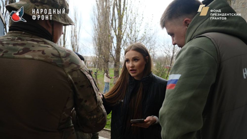 Молодёжка Народного фронта, совместно с Региональным исполкомом Народного фронта, оказали помощь в организации переезда жителям города Попасная, которые временно проживали в пункте временного размещения в городе Брянка Молодёжка Народного фронта, совместно с Региональным исполкомом Народного фронта, оказали помощь в организации переезда жителям города Попасная, которые временно проживали в пункте временного размещения в городе Брянка