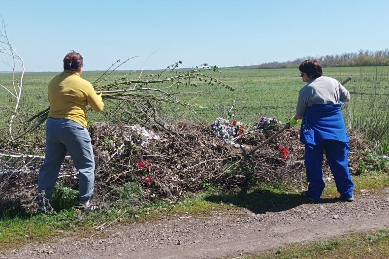 В пгт Комсомольский проведен ряд субботников В пгт Комсомольский проведен ряд субботников