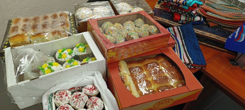 В канун светлого праздника Пасхи Христовой активисты Славяносербского местного отделения «Единой России» организовали сбор выпечки для участников специальной военной операции, находящихся на передовой и проходящих лечение в... В канун светлого праздника Пасхи Христовой активисты Славяносербского местного отделения «Единой России» организовали сбор выпечки для участников специальной военной операции, находящихся на передовой и проходящих лечение в...