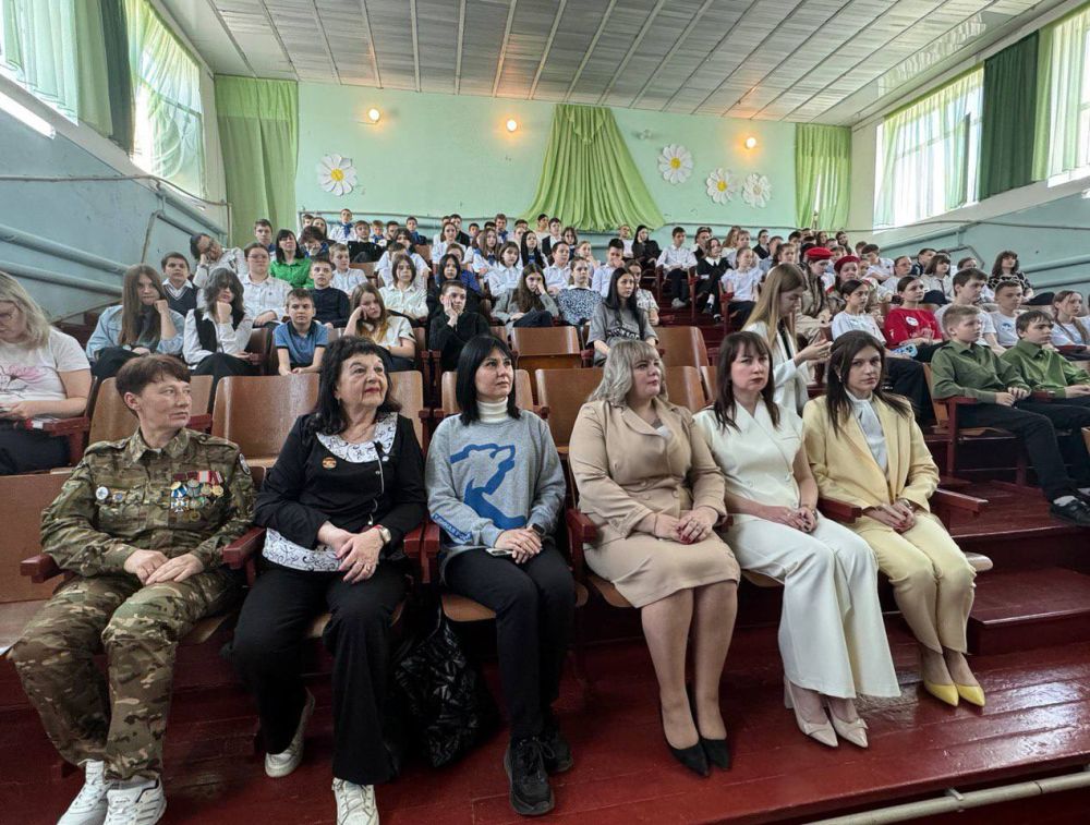 При содействии Единой России в Красном Луче открываются муниципальные отделения и отряды Всероссийских общественных движений волонтёров При содействии Единой России в Красном Луче открываются муниципальные отделения и отряды Всероссийских общественных движений волонтёров