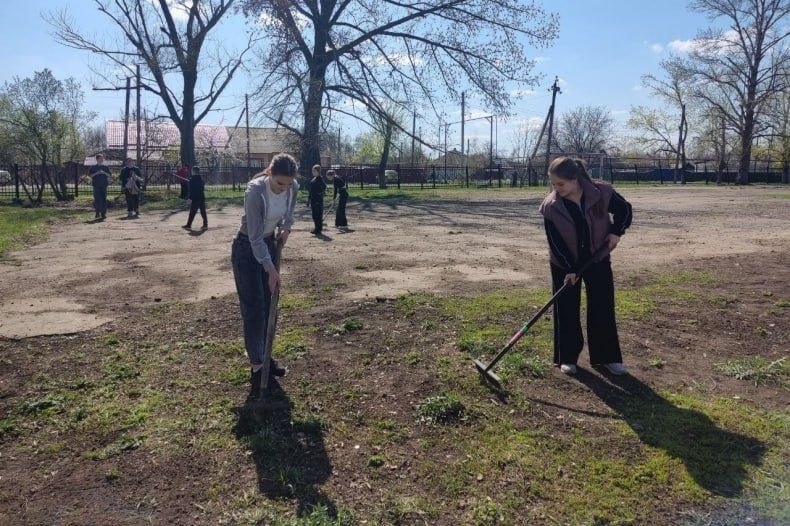 В пгт Комсомольский проведен ряд субботников В пгт Комсомольский проведен ряд субботников