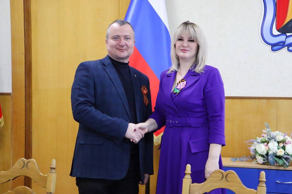 Подписано соглашение о сотрудничестве фракции Всероссийской политической партии «Единая Россия» в Совете городского округа Стаханов и Администрации муниципального образования городской округ город Стаханов Подписано соглашение о сотрудничестве фракции Всероссийской политической партии «Единая Россия» в Совете городского округа Стаханов и Администрации муниципального образования городской округ город Стаханов