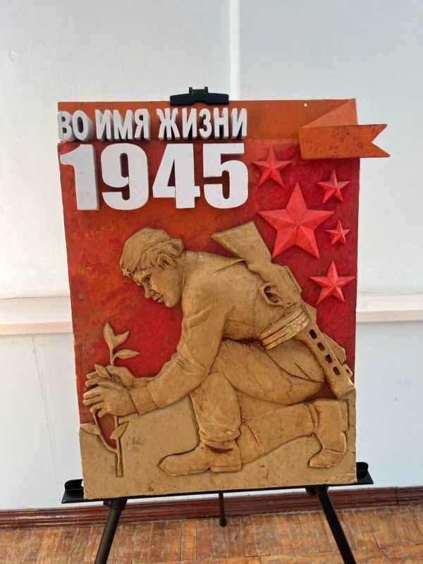 В Алчевске продолжается эстафета акции «Знамя Победы» В Алчевске продолжается эстафета акции «Знамя Победы»