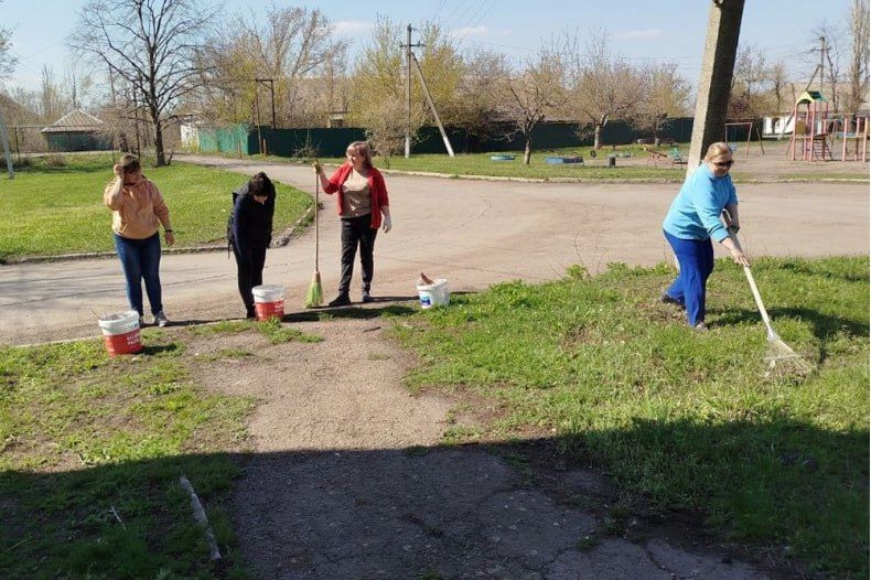 В пгт Комсомольский проведен ряд субботников В пгт Комсомольский проведен ряд субботников