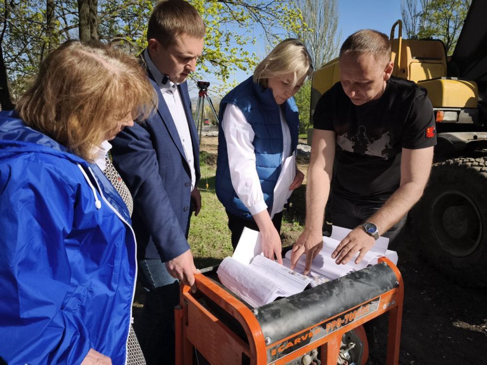В рамках федерального проекта "Формирование комфортной городской среды" национального проекта «Инфраструктура для жизни», в Брянке стартовали работы по благоустройству общественной территории к мемориальному комплексу... В рамках федерального проекта "Формирование комфортной городской среды" национального проекта «Инфраструктура для жизни», в Брянке стартовали работы по благоустройству общественной территории к мемориальному комплексу...