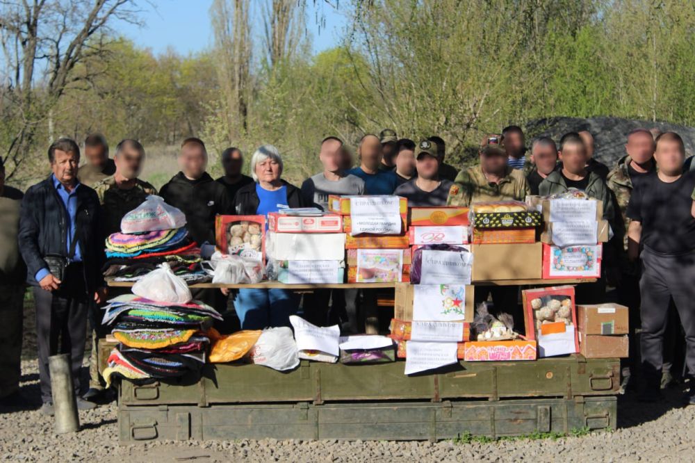 В канун светлого праздника Пасхи и в день Воскресения Господня единороссы Славяносербщины передали сладкую выпечку для участников специальной военной операции одного из боевых подразделений и для ребят, проходящих лечение в... В канун светлого праздника Пасхи и в день Воскресения Господня единороссы Славяносербщины передали сладкую выпечку для участников специальной военной операции одного из боевых подразделений и для ребят, проходящих лечение в...