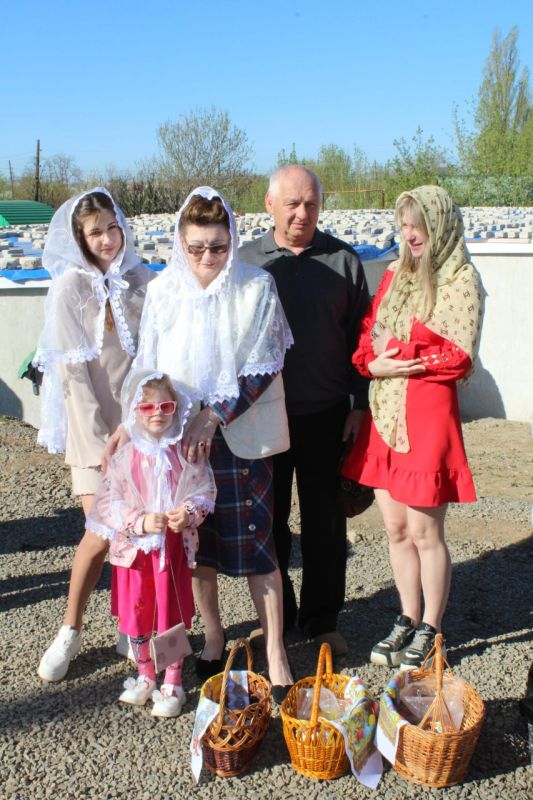 Сергей Козенко: В этот светлый день Пасхи в Краснодоне, в Храме в Честь Благовещения Пресвятой Богородицы, настоятель Протоиерей Дмитрий Притула провел торжественное пасхальное богослужение для всех верующих Сергей Козенко: В этот светлый день Пасхи в Краснодоне, в Храме в Честь Благовещения Пресвятой Богородицы, настоятель Протоиерей Дмитрий Притула провел торжественное пасхальное богослужение для всех верующих