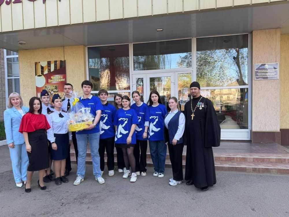 Инна Швенк: На базе штаба общественной поддержки «Единой России» в Луганской молодежной библиотеке прошла интерактивная лекция, посвященная Светлому Христову Воскресению. Инна Швенк: На базе штаба общественной поддержки «Единой России» в Луганской молодежной библиотеке прошла интерактивная лекция, посвященная Светлому Христову Воскресению.