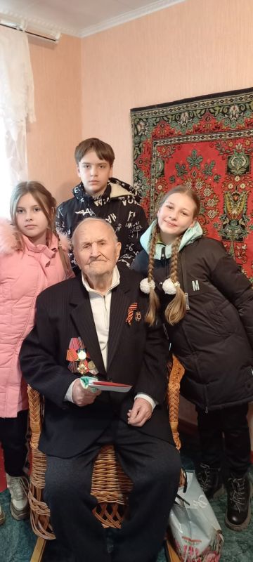 Сегодня особенный день – свой 99-й день рождения празднует уважаемый ветеран Великой Отечественной войны, наш легендарный земляк Ткаченко Сергей Семёнович! Сегодня особенный день – свой 99-й день рождения празднует уважаемый ветеран Великой Отечественной войны, наш легендарный земляк Ткаченко Сергей Семёнович!