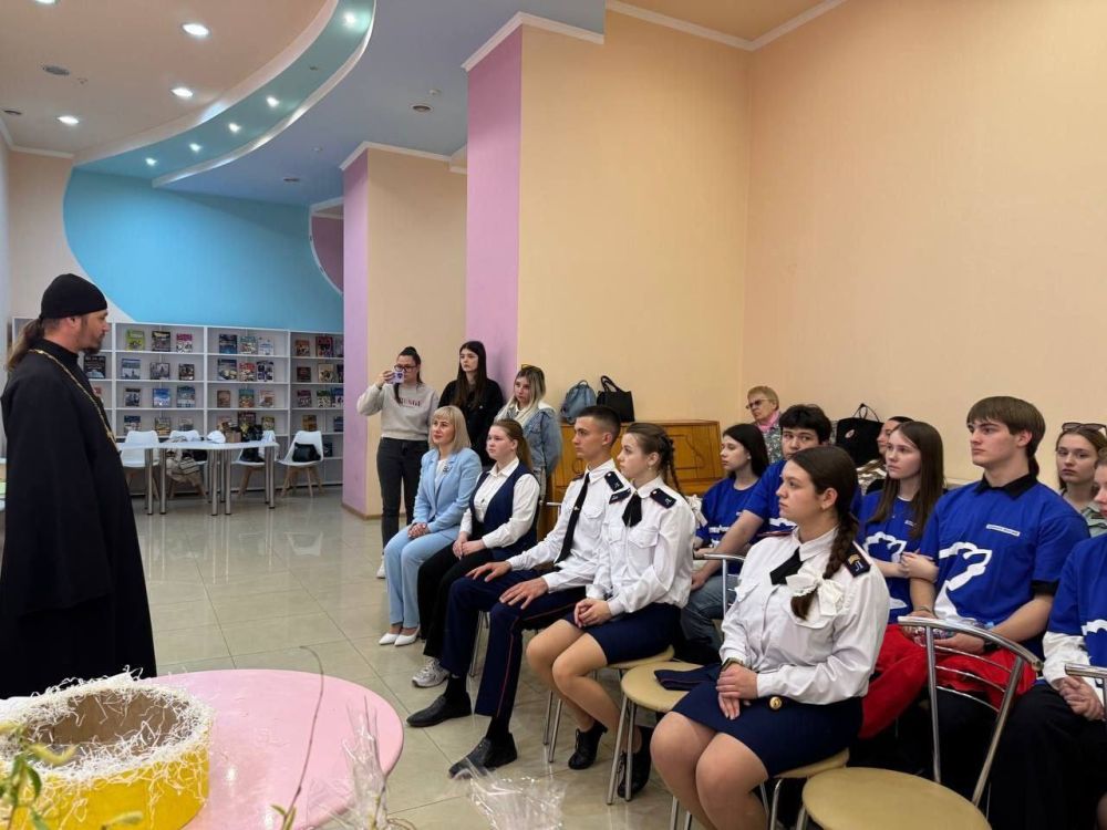 Инна Швенк: На базе штаба общественной поддержки «Единой России» в Луганской молодежной библиотеке прошла интерактивная лекция, посвященная Светлому Христову Воскресению. Инна Швенк: На базе штаба общественной поддержки «Единой России» в Луганской молодежной библиотеке прошла интерактивная лекция, посвященная Светлому Христову Воскресению.