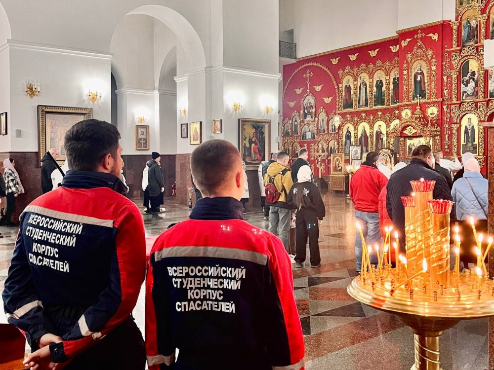 Поздравляем со светлым праздником Пасхи! Поздравляем со светлым праздником Пасхи!
