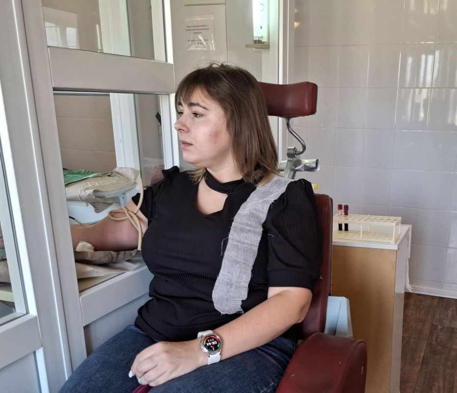 Краснолучские единороссы стали активными участниками акции «Донорство крови. Наследники Победы» к Национальному дню донора Краснолучские единороссы стали активными участниками акции «Донорство крови. Наследники Победы» к Национальному дню донора