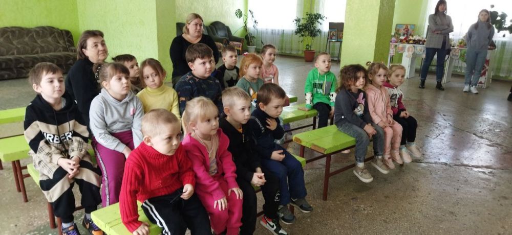В Доме культуры им. Ленина пгт Новодарьевка состоялся просмотр театрализованного представления «Пасха – день святых чудес» В Доме культуры им. Ленина пгт Новодарьевка состоялся просмотр театрализованного представления «Пасха – день святых чудес»