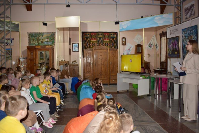 Интерактивную игру «Путешествие по городу» провели в Свердловском краеведческом музее Интерактивную игру «Путешествие по городу» провели в Свердловском краеведческом музее