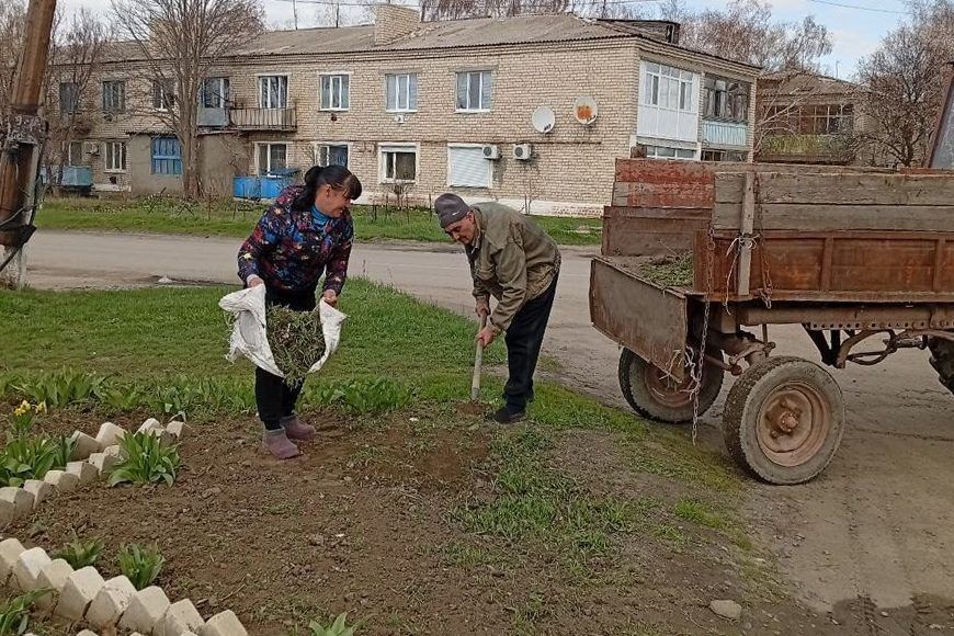 В рамках проведении республиканской акции «Чистая Республика – 2025» в селе Медвежанка благоустраивают общественные территории В рамках проведении республиканской акции «Чистая Республика – 2025» в селе Медвежанка благоустраивают общественные территории