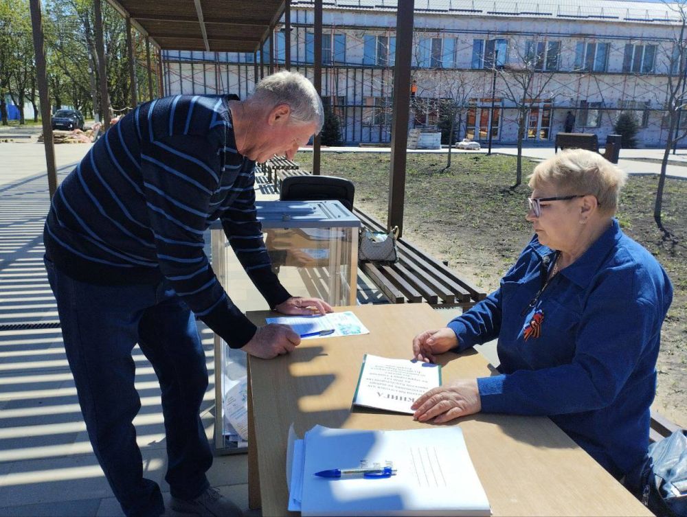 Альберт Зинченко: Сегодня на площади Героев Сталинграда в Станице Луганской стартовало важное событие – первый день голосования в рамках федерального проекта по формированию комфортной городской среды Альберт Зинченко: Сегодня на площади Героев Сталинграда в Станице Луганской стартовало важное событие – первый день голосования в рамках федерального проекта по формированию комфортной городской среды