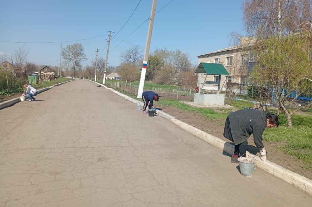 В рамках проведении республиканской акции «Чистая Республика – 2025» в селе Медвежанка благоустраивают общественные территории В рамках проведении республиканской акции «Чистая Республика – 2025» в селе Медвежанка благоустраивают общественные территории