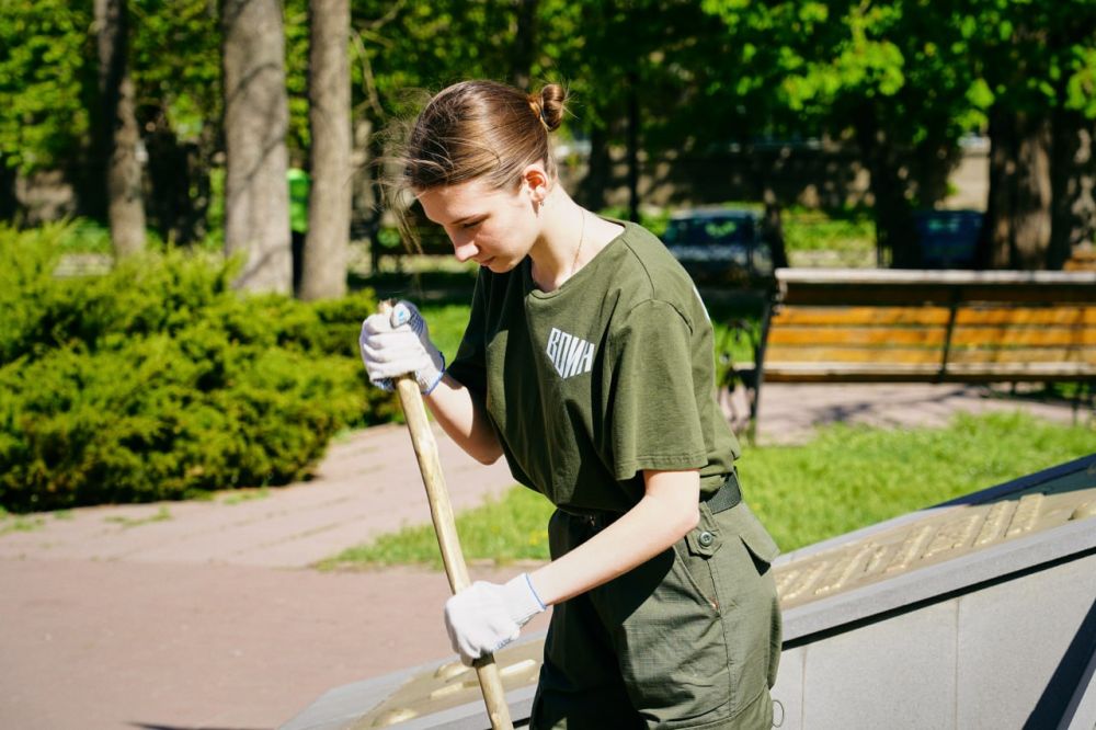 Мы вместе за чистоту!. Команда Движения «Экосистема» в ЛНР и Центра военно-спортивной подготовки и патриотического воспитания молодежи «ВОИН», а также депутат Совета городского округа город Луганск Евгений Губарев при... Мы вместе за чистоту!. Команда Движения «Экосистема» в ЛНР и Центра военно-спортивной подготовки и патриотического воспитания молодежи «ВОИН», а также депутат Совета городского округа город Луганск Евгений Губарев при...