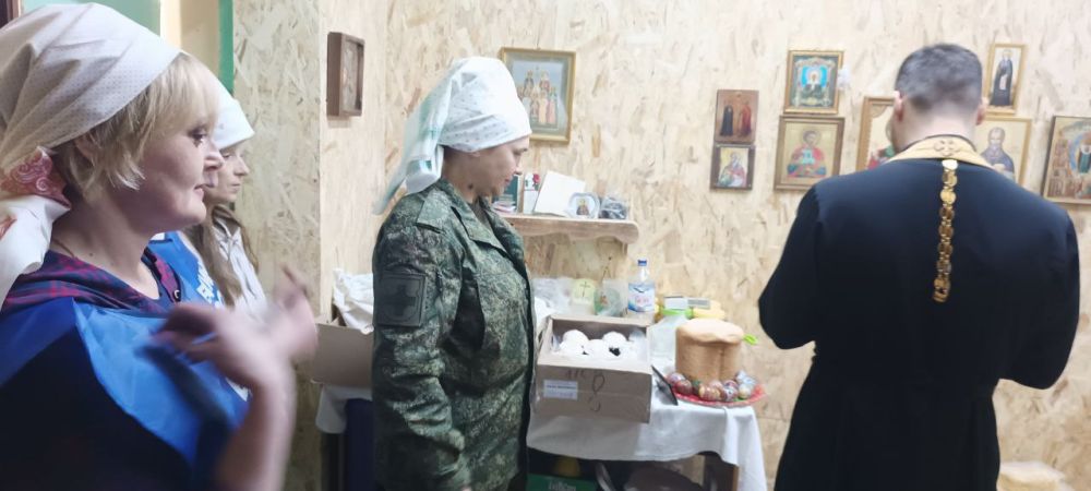 Рубежанские единороссы передали пасхальные куличи военнослужащим ,находящимся в госпитале Рубежанские единороссы передали пасхальные куличи военнослужащим ,находящимся в госпитале