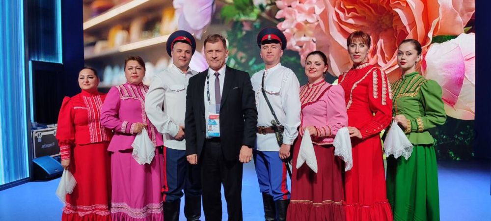 Роман Лысенко: В рамках всероссийского муниципального форума «МАЛАЯ РОДИНА - СИЛА РОССИИ» посетил экскурсию «Путешествие по России» Роман Лысенко: В рамках всероссийского муниципального форума «МАЛАЯ РОДИНА - СИЛА РОССИИ» посетил экскурсию «Путешествие по России»