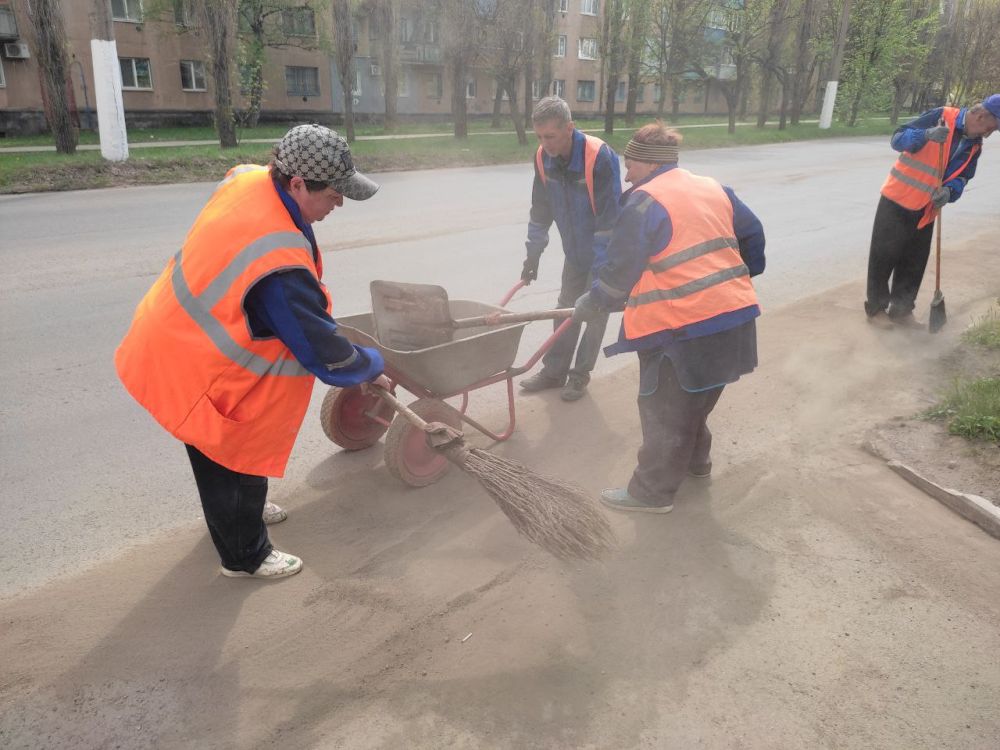 Город продолжает готовиться к майским праздникам Город продолжает готовиться к майским праздникам
