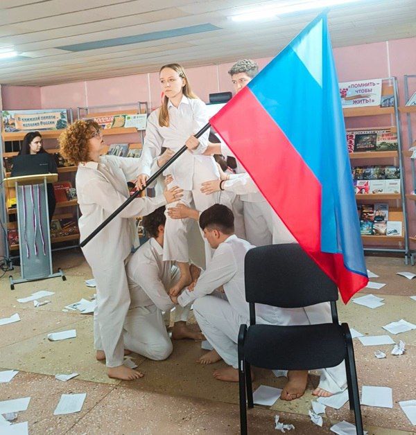 В библиотеке Краснодона прошла Республиканская акция «Строки, опаленные войной» В библиотеке Краснодона прошла Республиканская акция «Строки, опаленные войной»