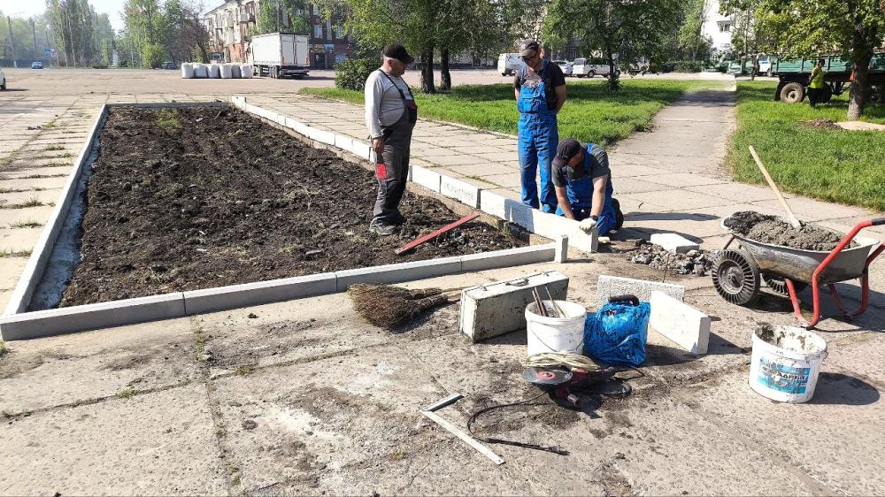 В преддверии празднования 80-летия Победы в Великой Отечественной войне в городе Рубежное проводятся работы по реставрации и восстановлению памятников и мемориалов В преддверии празднования 80-летия Победы в Великой Отечественной войне в городе Рубежное проводятся работы по реставрации и восстановлению памятников и мемориалов