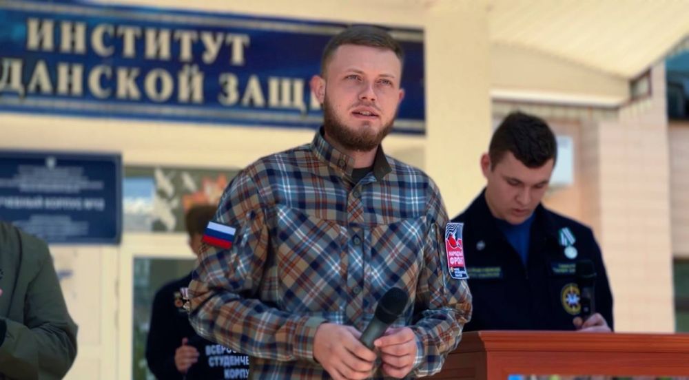 Александр Касауров: Сегодня был в Луганске, удалось разделить радость с нашими друзьями, Всероссийским студенческим корпусом спасателей! Сегодня они отмечают 24 года со дня основания!