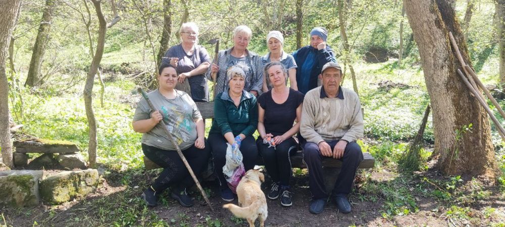 В селе Орехово состоялась акция «Спасём родничок, из которого пьём» В селе Орехово состоялась акция «Спасём родничок, из которого пьём»