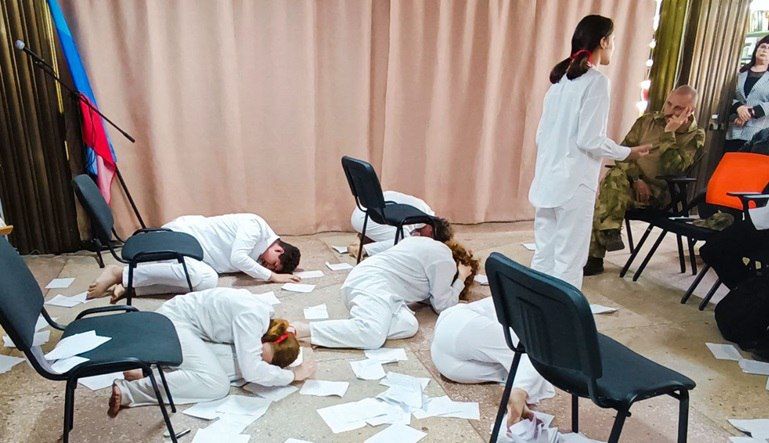 В библиотеке Краснодона прошла Республиканская акция «Строки, опаленные войной» В библиотеке Краснодона прошла Республиканская акция «Строки, опаленные войной»