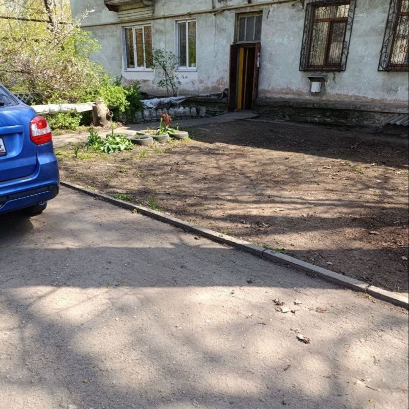 Уборка придомовой территории дворниками направлена на поддержание чистоты и порядка на территории, прилегающей к многоквартирным домам Уборка придомовой территории дворниками направлена на поддержание чистоты и порядка на территории, прилегающей к многоквартирным домам
