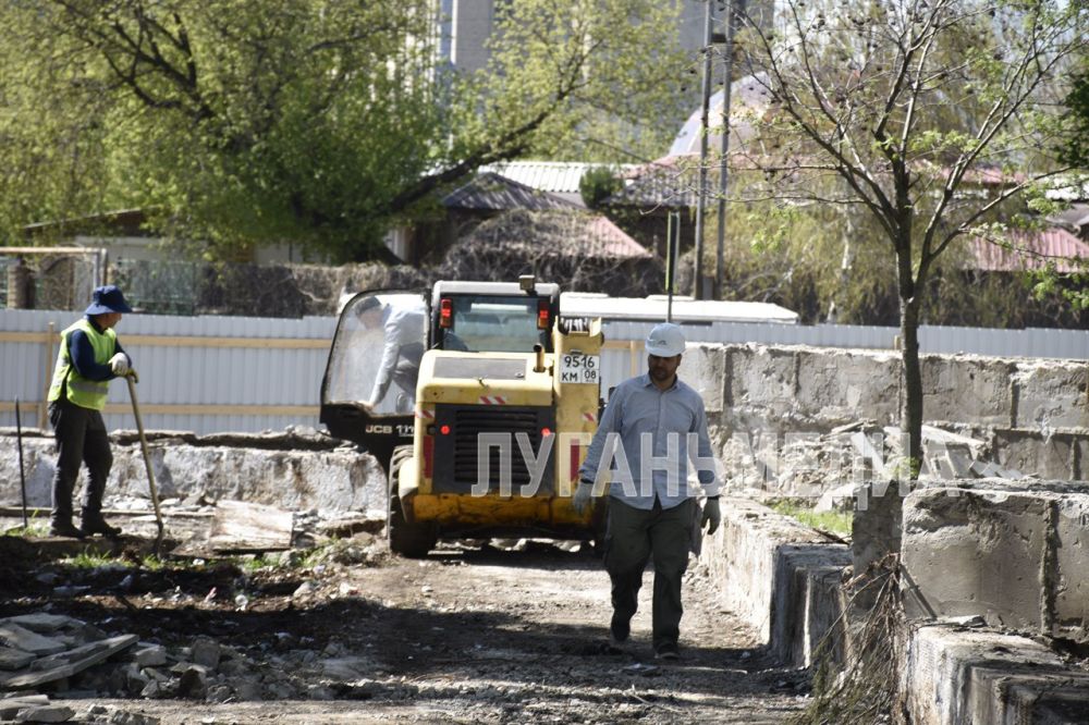 В Антраците в рамках муниципальной программы «Формирование современной городской среды города Антрацита Луганской Народной Республики» началось благоустройство сквера вокруг памятника им. В.А. Ляхова В Антраците в рамках муниципальной программы «Формирование современной городской среды города Антрацита Луганской Народной Республики» началось благоустройство сквера вокруг памятника им. В.А. Ляхова