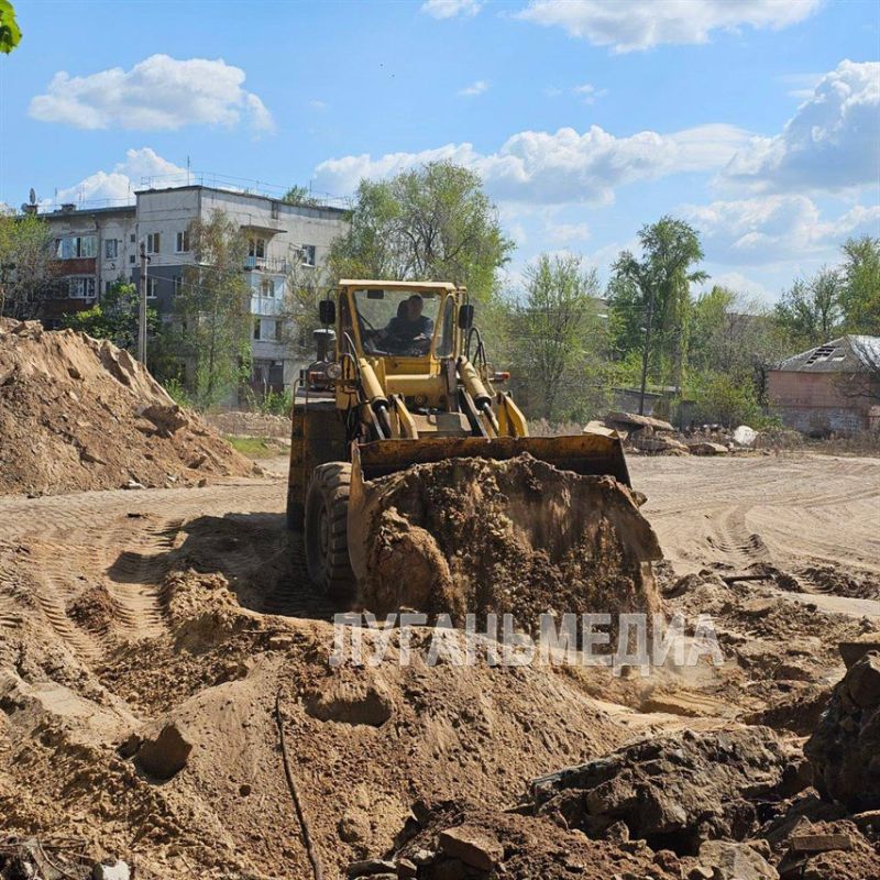 В Старобельске начались работы на месте будущего многоквартирного дома, который возведут взамен разрушенного в результате обстрелов ВСУ В Старобельске начались работы на месте будущего многоквартирного дома, который возведут взамен разрушенного в результате обстрелов ВСУ