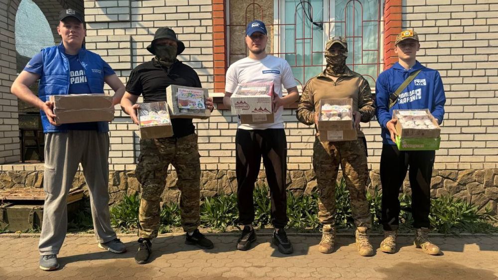 Северодонецкие единороссы передали 300 куличей бойцам СВО в рамках акции "Пасха пахнет миром" Северодонецкие единороссы передали 300 куличей бойцам СВО в рамках акции "Пасха пахнет миром"