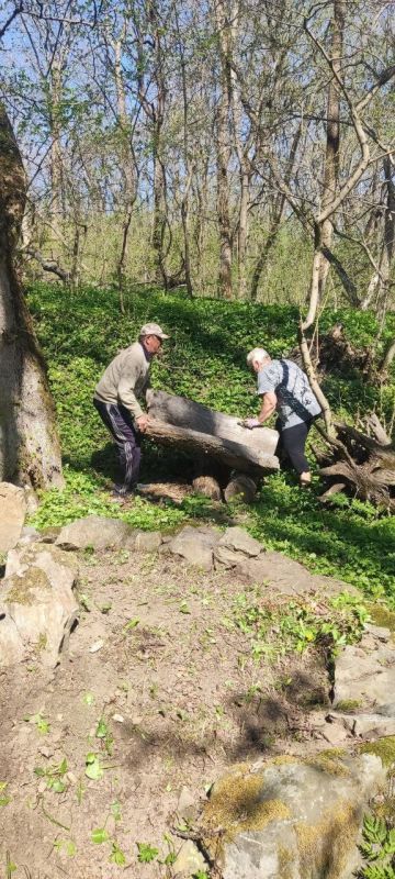 В селе Орехово состоялась акция «Спасём родничок, из которого пьём» В селе Орехово состоялась акция «Спасём родничок, из которого пьём»