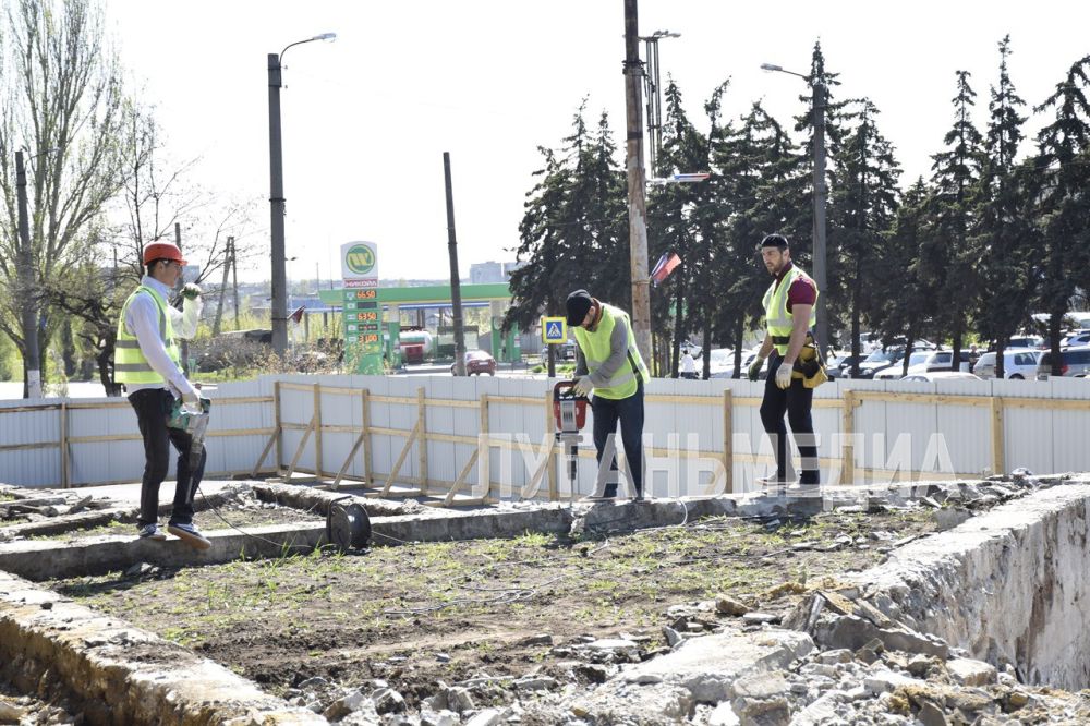 В Антраците в рамках муниципальной программы «Формирование современной городской среды города Антрацита Луганской Народной Республики» началось благоустройство сквера вокруг памятника им. В.А. Ляхова В Антраците в рамках муниципальной программы «Формирование современной городской среды города Антрацита Луганской Народной Республики» началось благоустройство сквера вокруг памятника им. В.А. Ляхова