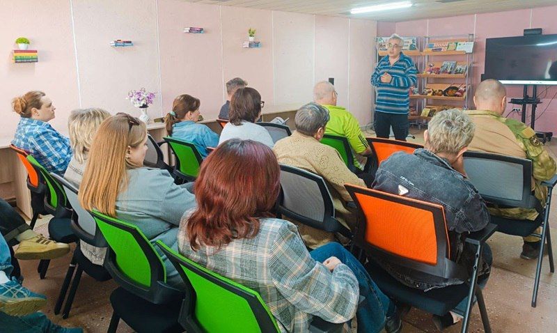 В библиотеке Краснодона прошла Республиканская акция «Строки, опаленные войной» В библиотеке Краснодона прошла Республиканская акция «Строки, опаленные войной»