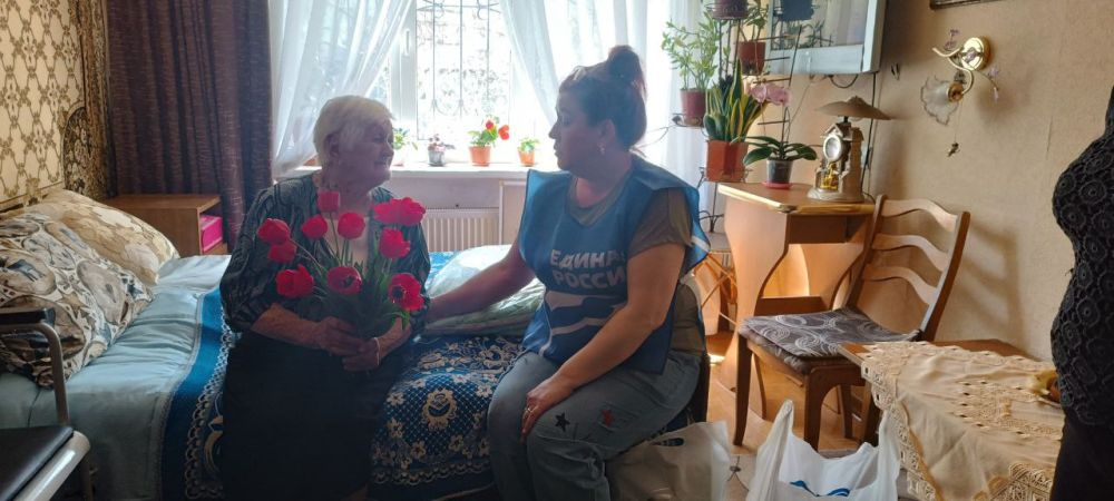 Активистки «Женского движения Единой России» посетили ветерана Трудового фронта Пелагею Ивановну Потупало Активистки «Женского движения Единой России» посетили ветерана Трудового фронта Пелагею Ивановну Потупало