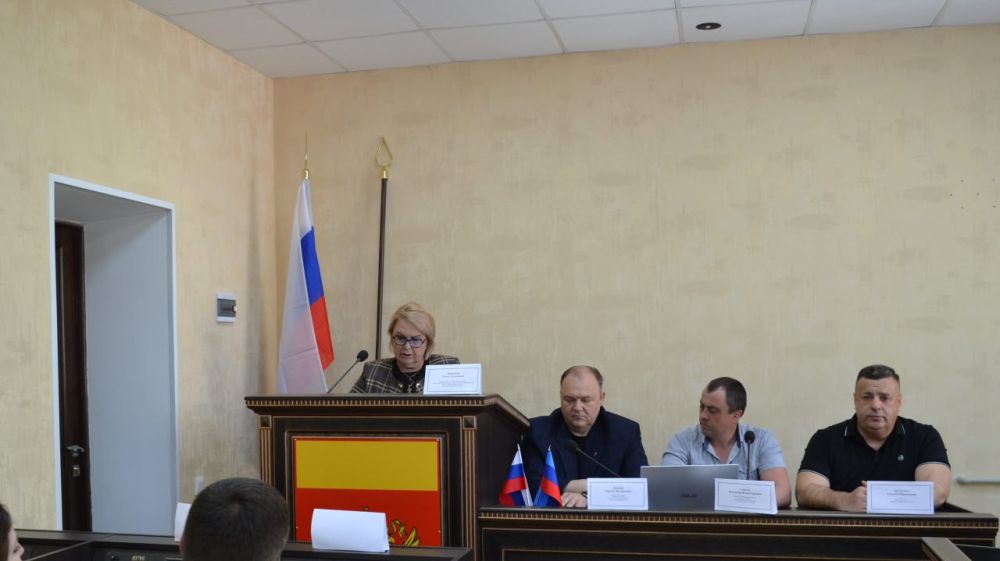 Владимир Чернев: Сегодня в Администрации Старобельского муниципального округа состоялось выездное заседание Комитета Народного Совета Луганской Народной Республики по экономической политике, промышленности... Владимир Чернев: Сегодня в Администрации Старобельского муниципального округа состоялось выездное заседание Комитета Народного Совета Луганской Народной Республики по экономической политике, промышленности...