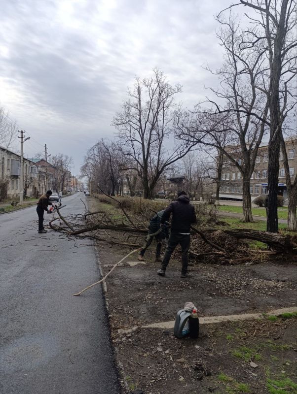 За период с 14 по 18 апреля работниками МУП "ДЭРСУ" были выполнены следующие работы: За период с 14 по 18 апреля работниками МУП "ДЭРСУ" были выполнены следующие работы: