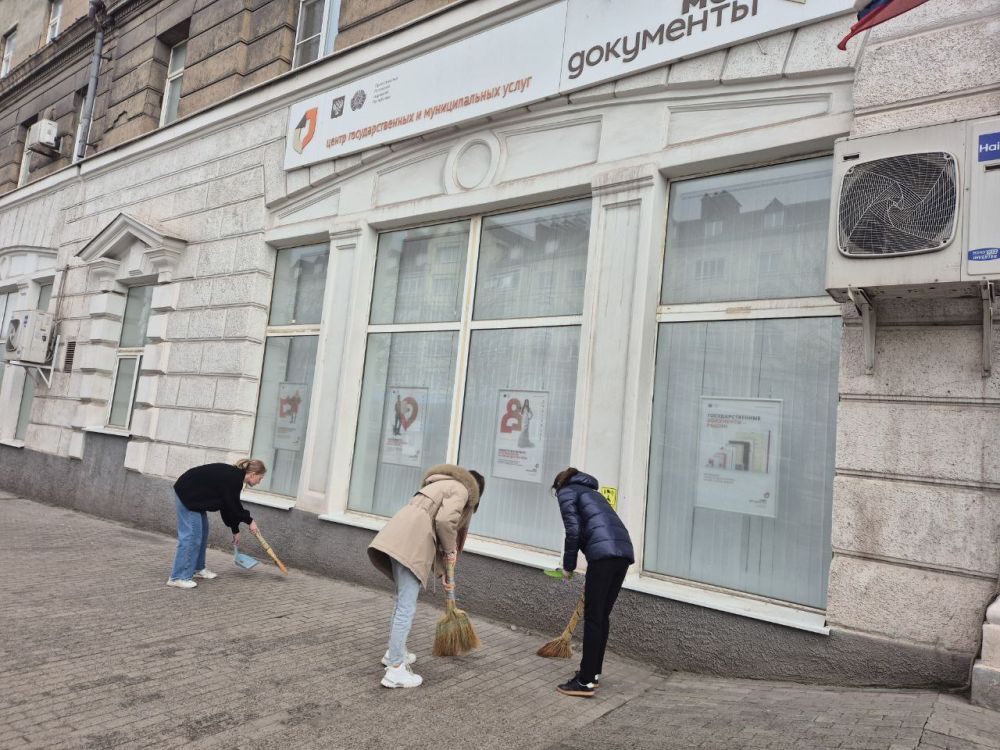 Сотрудники отделений МФЦ продолжают наводить порядки на улицах населенных пунктов ЛНР в рамках акции «Чистая Республика- 2025», которая продлится до 26 апреля Сотрудники отделений МФЦ продолжают наводить порядки на улицах населенных пунктов ЛНР в рамках акции «Чистая Республика- 2025», которая продлится до 26 апреля