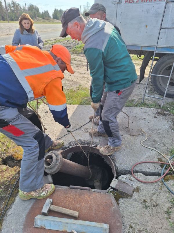Сотрудники МУП «Производственное управление водно-канализационного хозяйства города Рубежное» продолжают активную работу по замене устаревших пожарных гидрантов Сотрудники МУП «Производственное управление водно-канализационного хозяйства города Рубежное» продолжают активную работу по замене устаревших пожарных гидрантов