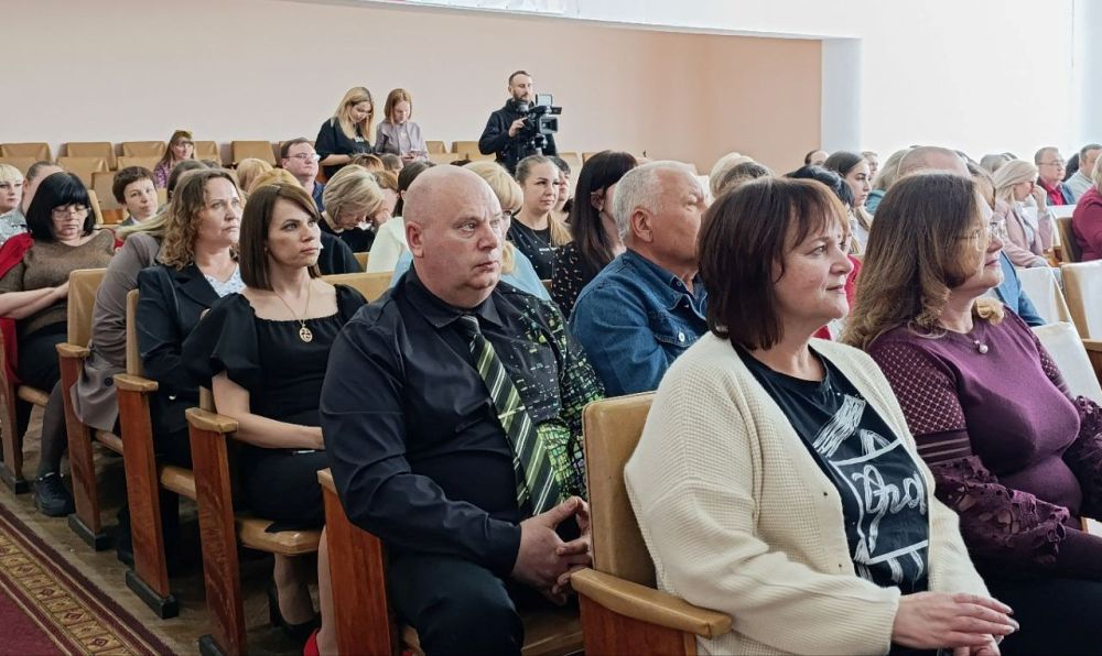 В Администрации Кировска прошла концертная программа ко Дню местного самоуправления В Администрации Кировска прошла концертная программа ко Дню местного самоуправления
