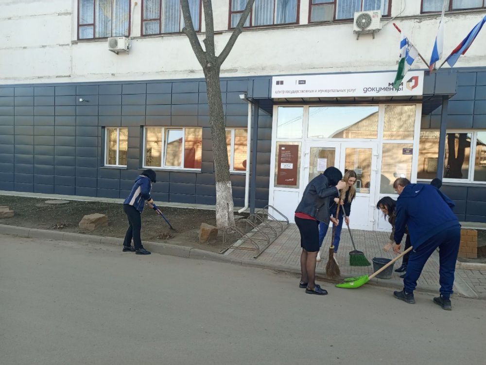 Сотрудники отделений МФЦ продолжают наводить порядки на улицах населенных пунктов ЛНР в рамках акции «Чистая Республика- 2025», которая продлится до 26 апреля Сотрудники отделений МФЦ продолжают наводить порядки на улицах населенных пунктов ЛНР в рамках акции «Чистая Республика- 2025», которая продлится до 26 апреля