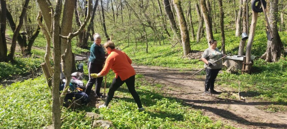 В селе Орехово состоялась акция «Спасём родничок, из которого пьём» В селе Орехово состоялась акция «Спасём родничок, из которого пьём»