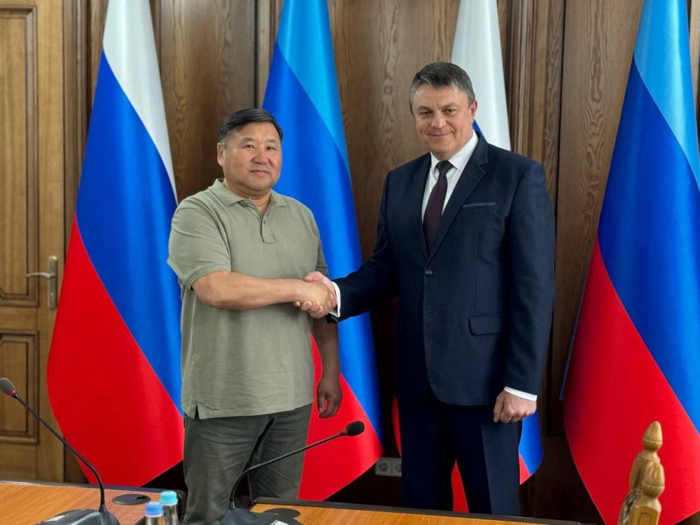 Глава ЛНР Леонид Пасечник и руководитель Республики Тыва Владислав Ховалыг на встрече в Луганске обсудили поддержку участников специальной военной операции Глава ЛНР Леонид Пасечник и руководитель Республики Тыва Владислав Ховалыг на встрече в Луганске обсудили поддержку участников специальной военной операции