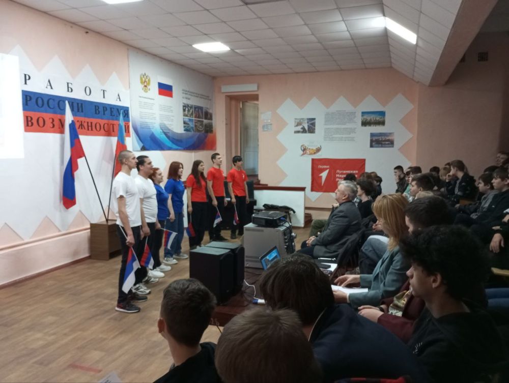 Первый этап Всероссийской ярмарки трудоустройства «Работа России. Время возможностей» » в г. Брянке Первый этап Всероссийской ярмарки трудоустройства «Работа России. Время возможностей» » в г. Брянке