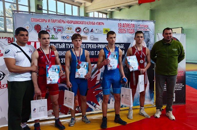 Борцы из Краснодона - победители спортивного турнира в Луганске Борцы из Краснодона - победители спортивного турнира в Луганске